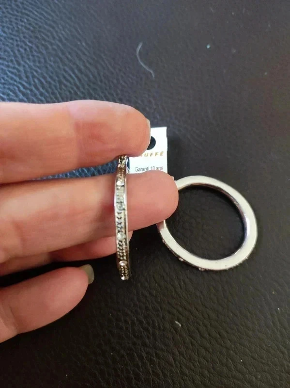 Boucle d oreille argenté et strass neuve